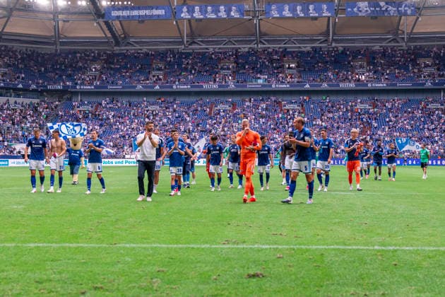August 15, 2026, Soccer, Friendly Match: FC Schalke 04 vs. Real Madrid CF The S04 players thank the fans for their support Gelsenkirchen, Veltins Arena, North Rhine-Westphalia, Germany xRHR PHOTO DEx Copyright: DennisxEwert RHR-FOTOx RHR-FOTO DE