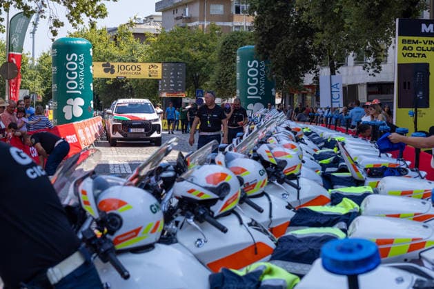 August 16, 2026, Porto, Porto, Portugal: Mondim de Basto, August 16 - All set to start of the stage during the 10th stage from Maia to Porto of the Volta a Portugal 2026 on August 16, 2026 in Porto, Portugal Porto Portugal - ZUMAl192 20260816_zsp_l192_012 Copyright: xMiguelxLemosx