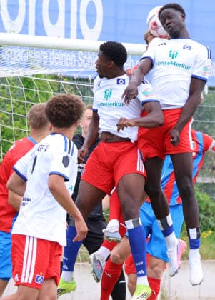Regionalliga Nord 2026–2027 Season: Hamburger SV II vs. SV Drochtersen-Assel at Hoheluft Stadium—Noah Adekunle (HSV II), Joel Agyekum (HSV II), Radin Amadou (HSV II)