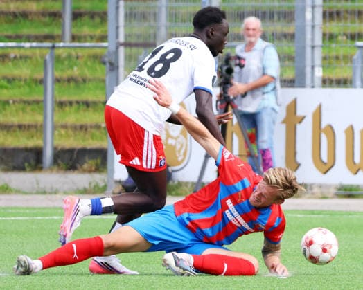 Regionalliga Nord 2026–2027 Season: Hamburger SV II vs. SV Drochtersen-Assel at Hoheluft Stadium; Radin Amadou (HSV II), Luca Menke (SV Drochtersen-Assel)