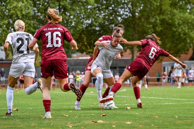 August 16, 2026, Soccer, 2026–2027 DFB Women’s Cup Playoffs, Fortuna Cologne vs. SG 99 Andernach. The Cologne women usually had two players marking forward Carolin Schraa of Andernach.
