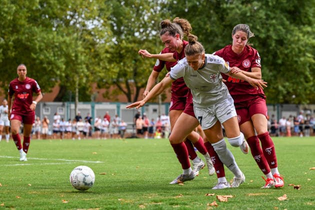 August 16, 2026, Soccer, 2026–2027 DFB Women s Cup Playoffs, Fortuna Cologne vs. SG 99 Andernach. It took three players to stop Carolin Schraa (7, Andernach) in this play.