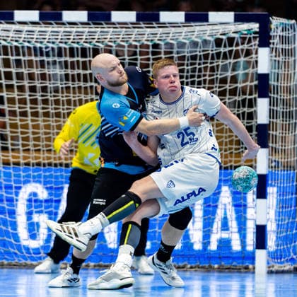 August 16, 2026, GER, Handball, Men, Season 26–27, Wartburg Cup presented by Koetter Security, ThSV Eisenach vs. TVB Lemgo Lippe, Peter Walz (ThSV Eisenach), 14; Niels Gerardus Versteijnen (TVB Lemgo Lippe), 99817 Eisenach, Werner Assmann, Halle am Sportpark, Thuringia, Germany
