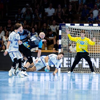 August 16, 2026, GER, Handball, Men, Season 26–27, Wartburg Cup presented by Koetter Security, ThSV Eisenach vs. TVB Lemgo Lippe, Peter Walz (ThSV Eisenach), 14; Tim Suton (TVB Lemgo Lippe), 99817 Eisenach, Werner Assmann, Halle am Sportpark, Thuringia, Germany