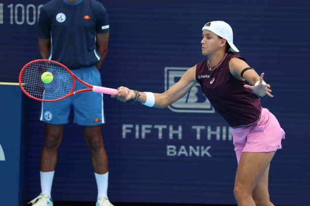 August 16, 2026, Mason, Oh, USA: Cincinnati Open Tennis 2026 - Emiliana Arango hits a ball against Iga Swiatek. 2026 08 16. ZUMAPress Mason USA - ZUMAn24_ 20260816_zaf_n24_051 Copyright: xWallyxNellx