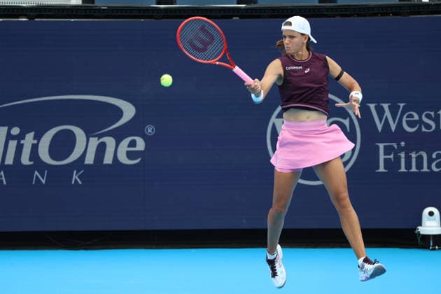 August 16, 2026, Mason, Oh, USA: Cincinnati Open Tennis 2026 - Emiliana Arango hits a ball against Iga Swiatek. 2026 08 16. ZUMAPress Mason USA - ZUMAn24_ 20260816_zaf_n24_060 Copyright: xWallyxNellx