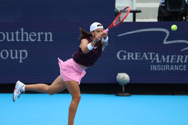 August 16, 2026, Mason, Oh, USA: Cincinnati Open Tennis 2026 - Emiliana Arango hits a ball against Iga Swiatek. 2026 08 16. ZUMAPress Mason USA - ZUMAn24_ 20260816_zaf_n24_062 Copyright: xWallyxNellx