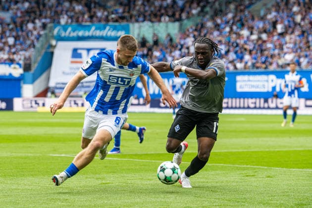 Rostock, Germany, August 16, 2026; 3. Liga 2026–2027, Matchday 2: FC Hansa Rostock vs. SV Waldhof Mannheim. Pictured, from left, in a tackle: Jonas Dirkner of Hansa Rostock and Owono Darnell Keumo of Waldhof Mannheim. Copyright: xFotostandx xVoelkerx