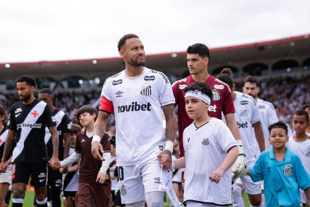 Soccer - Brasileirao 2026 - Vasco Da Gama v Santos RIO DE JANEIRO, BRAZIL - AUGUST 16: NEYMAR of Santos enters the pitch prior to during the match between Vasco Da Gama and Santos as part of Brasileirao 2026 at Sao Januario Stadium on August 16, 2026 in Rio de Janeiro, Brazil. Rio de Janeiro Sao Januario Stadium Brazil Copyright: xRuanoxCarneiroxRuanoxCarneirox