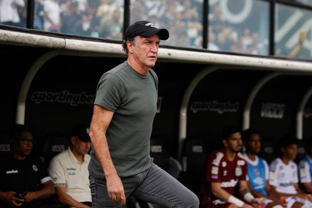 Soccer - Brasileirao 2026 - Vasco Da Gama v Santos RIO DE JANEIRO, BRAZIL - AUGUST 16: CUCA, Head Coach of Santos, looks on prior to the match between Vasco Da Gama and Santos as part of Brasileirao 2026 at Sao Januario Stadium on August 16, 2026 in Rio de Janeiro, Brazil. Rio de Janeiro Sao Januario Stadium Brazil Copyright: xRuanoxCarneiroxRuanoxCarneirox