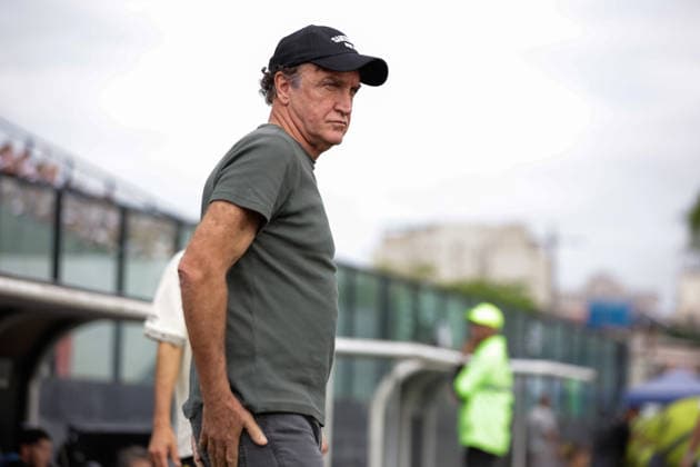 Soccer - Brasileirao 2026 - Vasco Da Gama v Santos RIO DE JANEIRO, BRAZIL - AUGUST 16: CUCA, Head Coach of Santos, looks on prior to the match between Vasco Da Gama and Santos as part of Brasileirao 2026 at Sao Januario Stadium on August 16, 2026 in Rio de Janeiro, Brazil. Rio de Janeiro Sao Januario Stadium Brazil Copyright: xRuanoxCarneiroxRuanoxCarneirox