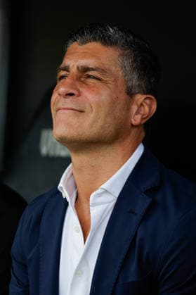 Soccer - Brasileirao 2026 - Vasco Da Gama v Santos RIO DE JANEIRO, BRAZIL - AUGUST 16: PEDRO EMANUEL, Head Coach of Vasco da Gama, looks on prior to the match between Vasco Da Gama and Santos as part of Brasileirao 2026 at Sao Januario Stadium on August 16, 2026 in Rio de Janeiro, Brazil. Rio de Janeiro Sao Januario Stadium Brazil Copyright: xRuanoxCarneiroxRuanoxCarneirox