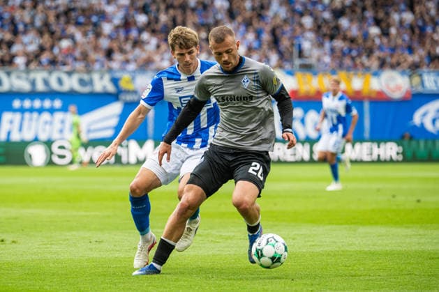 Rostock, Germany, August 16, 2026; 3. Liga 2026–2027, Matchday 2: FC Hansa Rostock vs. SV Waldhof Mannheim. Pictured, from left, in a tackle: Florian Bohnert of Hansa Rostock and Kushtrim Asallari of Waldhof Mannheim. Copyright: xFotostandx xVoelkerx