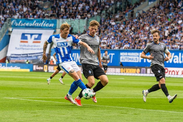 Rostock, Germany, August 16, 2026; 3. Liga 2026–2027, Matchday 2: FC Hansa Rostock vs. SV Waldhof Mannheim. Pictured, from left, in a tackle: Andreas Voglsammer of Hansa Rostock and Moritz Polte of Waldhof Mannheim. Copyright: xFotostandx xVoelkerx