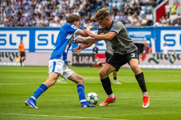 Rostock, Germany, August 16, 2026; 3. Liga 2026–2027, Matchday 2: FC Hansa Rostock vs. SV Waldhof Mannheim. Pictured, from left, in a tackle: Bernie Lennemann of Hansa Rostock and Moritz Polte of Waldhof Mannheim. Copyright: xFotostandx xVoelkerx