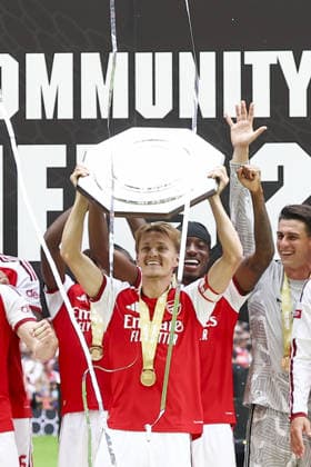 CARDIFF, WALES, AUG 16: Martin Ødegaard of Arsenal lifts trophy after Arsenal win the FA Community Shield match between Arsenal and Manchester City at the Millennium Stadium in Cardiff, Wales on 16th of August (photo by Qian Jun Sports Press Photo) Copyright: xQianxJun SportsxPressxPhotox Sportspressphoto_SPR209500