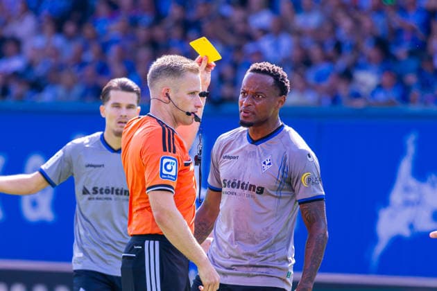 German 3rd Division, 2026–2027 Season, August 16, 2026, Matchday 2, FC Hansa Rostock vs. Waldhof Mannheim, Ostseestadion Weller, Referee Felix issues a yellow card to Mickels, Leroy (Waldhof Mannheim), 23 Copyright: xMichellexLukax