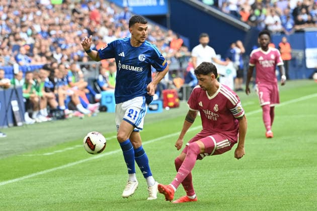 Dejan LJUBICIC (GE) vs. Fede VALVERDE (Real Madrid) – Action, Tackle, Soccer Friendly Match: FC Schalke 04 vs. Real Madrid on August 16, 2026, at the Veltins Arena in Gelsenkirchen, Germany. DFL regulations prohibit any use of photographs as image sequences and or quasi-video.