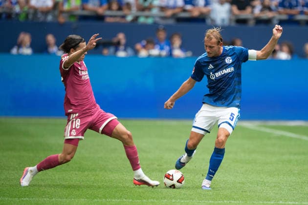 Timo BECKER (GE) vs. Alvaro CARREROS (Real Madrid) – Action, Tackle, Soccer Friendly Match: FC Schalke 04 vs. Real Madrid 0–3 on August 16, 2026, at the Veltins Arena in Gelsenkirchen, Germany. DFL regulations prohibit any use of photographs as image sequences and or quasi-video.