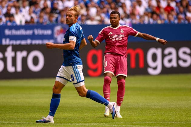 August 16, 2026, GER, Soccer, Men s, Friendly, 2026–2027 Season, FC Schalke 04 vs. Real Madrid CF: Timo Becker (S04) and Kylian Mbappé (RMA) are watching Copyright: xSvenxHanischx
