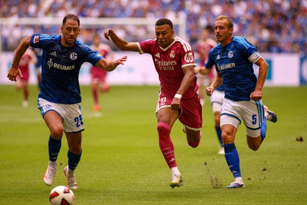 August 16, 2026, GER, Soccer, Men s, Friendly, 2026–2027 Season, FC Schalke 04 vs. Real Madrid CF: Nikola Katic (S04) and Timo Becker (S04) battling for the ball Copyright: xSvenxHanischx