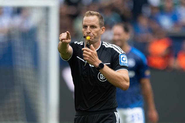 Referee Sören STORKS, Sören, soccer friendly match: FC Schalke 04 vs. Real Madrid 0–3 on August 16, 2026, at the Veltins Arena in Gelsenkirchen, Germany. DFL regulations prohibit any use of photographs as image sequences and or quasi-video.