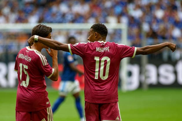 August 16, 2026, GER, Soccer, Men s, Friendly, 2026–2027 Season, FC Schalke 04 vs. Real Madrid CF: Kylian Mbappé (RMA) and Arda Güler (RMA) gesturing, gestures Copyright: xSvenxHanischx