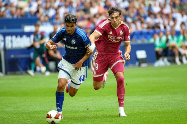 August 16, 2026, GER, Soccer, Men s, Friendly, 2026–2027 Season, FC Schalke 04 vs. Real Madrid CF: Mertcan Ayhan (S04) and Carlos Espi (RMA) battle for the ball Copyright: xSvenxHanischx