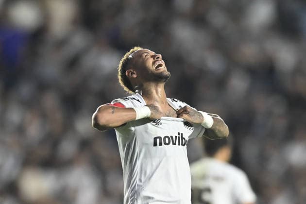 RIO DE JANEIRO, BRAZIL - AUGUST 16: Neymar of Santos celebrates at full time as Santos win a Brasileirao 2026 match between Vasco Da Gama and Santos at Sao Januario Stadium on August 16, 2026 in Rio de Janeiro, Brazil (Photo by Nayra Halm Sports Press Photo SPP) Copyright: xSportsxPressxPhotox Sportspressphoto_SPR209638