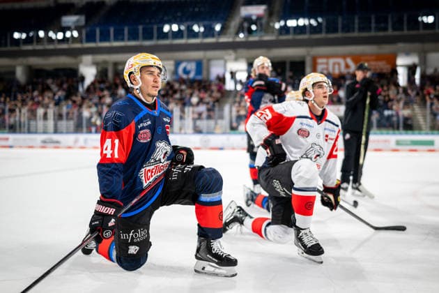 August 16, 2026 Ice Hockey Season 2026–2027 Penny DEL Public Practice of the Nuremberg Ice Tigers Icetigers ThHa xthxhax The team in front of the playboard, with Jakob Weber 41 (Nuremberg Ice Tigers, NIT) in focus