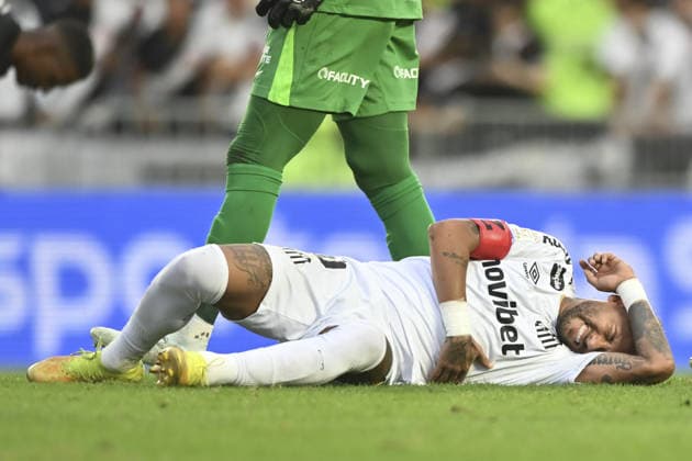 RIO DE JANEIRO, BRAZIL - AUGUST 16: Neymar of Santos lays on pitch hurt during a Brasileirao 2026 match between Vasco Da Gama and Santos at Sao Januario Stadium on August 16, 2026 in Rio de Janeiro, Brazil (Photo by Nayra Halm Sports Press Photo SPP) Copyright: xSportsxPressxPhotox Sportspressphoto_SPR209651