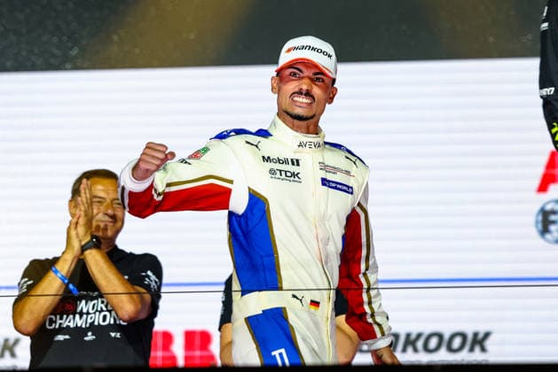 Pascal Wehrlein, Porsche Formula E Team, No. 94, celebration, joy, laughter on the podium after the race, World Champion, World Driver Champion, ABB FIA Formula E World Championship, 2026 London e-Prix, United Kingdom, Season 12 (2025–26), Round 17, July 16, 2026, ABB FIA Formula E World Championship, 2026 London ePrix, United Kingdom, Season 12 (2025–26), Round 17, July 16, 2026, London Copyright: xEibner-Pressefoto LauraxRoemerx EP_LRR