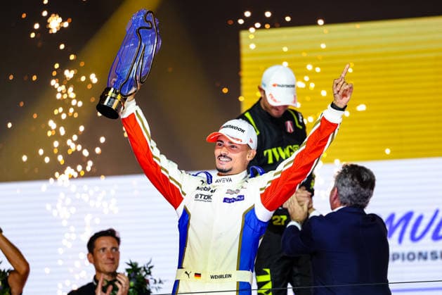 Pascal Wehrlein, Porsche Formula E Team, 94, celebration, joy, laughter after the race, World Champion, World Driver Champion, podium, ABB FIA Formula E World Championship, 2026 London e-Prix, United Kingdom, Season 12 (2025–26), Round 17, July 16, 2026, ABB FIA Formula E World Championship, 2026 London ePrix, United Kingdom, Season 12 (2025–26), Round 17, July 16, 2026, London Copyright: xEibner-Pressefoto LauraxRoemerx EP_LRR