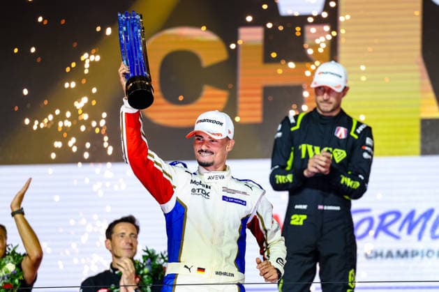 Pascal Wehrlein, Porsche Formula E Team, 94, celebration, joy, laughter after the race, World Champion, World Driver Champion, podium, ABB FIA Formula E World Championship, 2026 London e-Prix, United Kingdom, Season 12 (2025–26), Round 17, July 16, 2026, ABB FIA Formula E World Championship, 2026 London ePrix, United Kingdom, Season 12 (2025–26), Round 17, July 16, 2026, London Copyright: xEibner-Pressefoto LauraxRoemerx EP_LRR