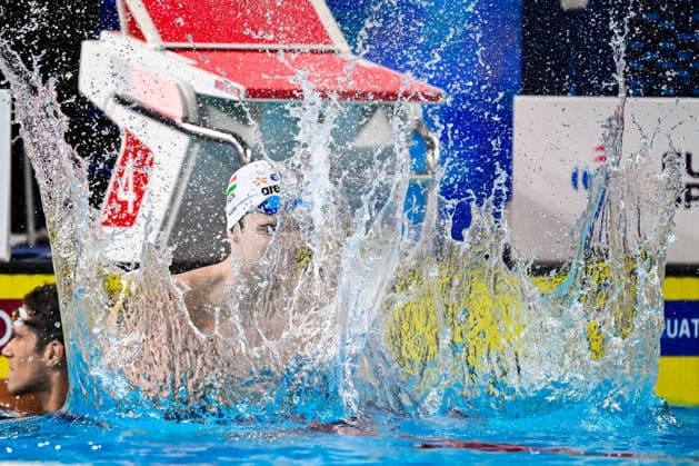 Hubert Kos of Hungary celebrates after winning the gold medal in the Men™s 200m Individual Medley Final during the European Aquatics Championships at the Olympic Aquatic Center in Paris (France), August 16, 2026. Andrea Masini Deepbluemedia Insidefoto
