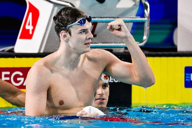 Hubert Kos of Hungary celebrates after winning the gold medal in the Men™s 200m Individual Medley Final during the European Aquatics Championships at the Olympic Aquatic Center in Paris (France), August 16, 2026. Andrea Masini Deepbluemedia Insidefoto