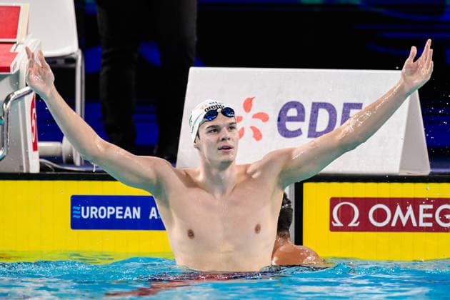 Hubert Kos of Hungary celebrates after winning the gold medal in the Men™s 200m Individual Medley Final during the European Aquatics Championships at the Olympic Aquatic Center in Paris (France), August 16, 2026. Giorgio Scala DBM - Deepbluemedia Insidefoto