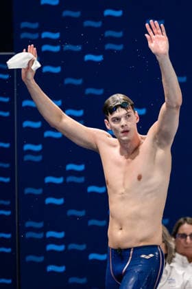 Hubert Kos of Hungary celebrates after winning the gold medal in the Men™s 200m Individual Medley Final during the European Aquatics Championships at the Olympic Aquatic Center in Paris (France), August 16, 2026. Giorgio Scala DBM - Deepbluemedia Insidefoto