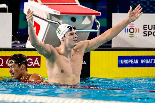 Hubert Kos of Hungary celebrates after winning the gold medal in the Men™s 200m Individual Medley Final during the European Aquatics Championships at the Olympic Aquatic Center in Paris (France), August 16, 2026. Andrea Staccioli