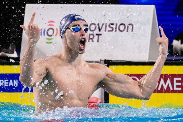Hubert Kos of Hungary celebrates after winning the gold medal in the Men™s 100m Backstroke Final during the European Aquatics Championships at the Olympic Aquatic Center in Paris (France), August 16, 2026. Giorgio Scala DBM - Deepbluemedia Insidefoto