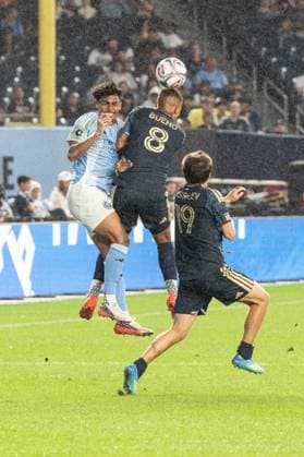 August 16, 2026, Bronx, New York, USA: Luighi Hanri Sousa Santos (20) of NYCFC and Jesus Bueno (8) of Philadelphia Union fight for the ball during MLS, Fussball Herren, USA regular season game between NYCFC and Philadelphia Union at Yankee stadium in New York, NY on August 16, 2026. Philadelphia won 3 - 2. MLS Regular Season Game Between NYCFC And Philadelphia Union  - ZUMAr339 20260816_znp_r339_037 Copyright: xLevxRadinx