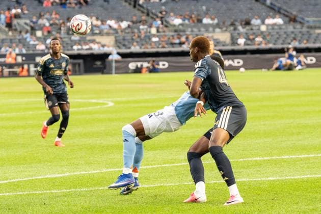 August 16, 2026, Bronx, New York, USA: Neil Pierre (44) of Philadelphia Union fouled Andres Perea (8) of NYCFC in the area resulted penalty during MLS, Fussball Herren, USA regular season game between NYCFC and Philadelphia Union at Yankee stadium in New York, NY on August 16, 2026. Philadelphia won 3 - 2. Bronx USA - ZUMAr339 20260816_znp_r339_002 Copyright: xLevxRadinx