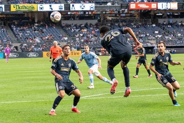August 16, 2026, Bronx, New York, USA: Nathan Harriel (26) of Philadelphia Union in action during MLS, Fussball Herren, USA regular season game between NYCFC and Philadelphia Union at Yankee stadium in New York, NY on August 16, 2026. Philadelphia won 3 - 2. Bronx USA - ZUMAr339 20260816_znp_r339_018 Copyright: xLevxRadinx