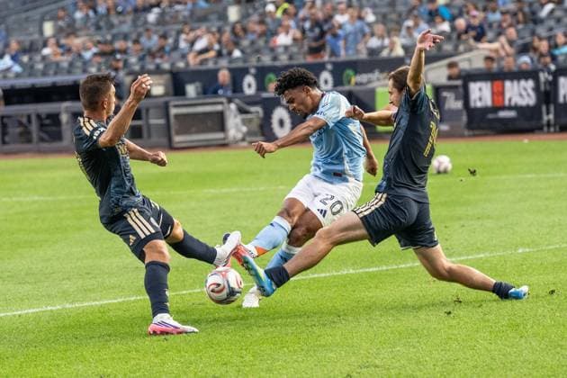 August 16, 2026, Bronx, New York, USA: Luighi Hanri Sousa Santos (20) of NYCFC shoots on goal during MLS, Fussball Herren, USA regular season game between NYCFC and Philadelphia Union at Yankee stadium in New York, NY on August 16, 2026. Philadelphia won 3 - 2. Bronx USA - ZUMAr339 20260816_znp_r339_021 Copyright: xLevxRadinx