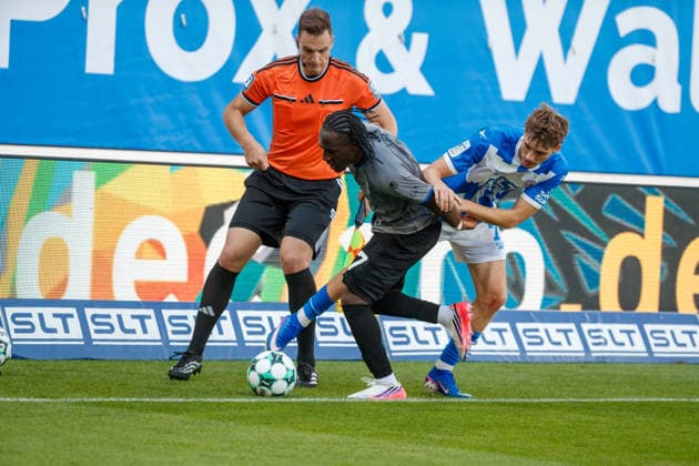 Left: Darnell Keumo (Waldhof) vs. Bernie Lennemann (Rostock); in the background: Assistant Referee Tobias Esch (GER), FC Hansa Rostock vs. SV Waldhof Mannheim, Soccer, Men, 3rd Division, Matchday 2, 2026–2027 Season, August 16, 2026, Rostock Ostseestadion, Mecklenburg-Western Pomerania, Germany