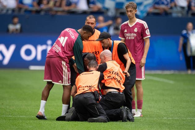 Security guards have subdued a streaker and are holding him down on the ground, on the left: Kylian Mbappé, Real Madrid soccer friendly match: FC Schalke 04 vs. Real Madrid 0–3 on August 16, 2026, at the Veltins Arena in Gelsenkirchen, Germany. DFL regulations prohibit any use of photographs as image sequences and or quasi-video.