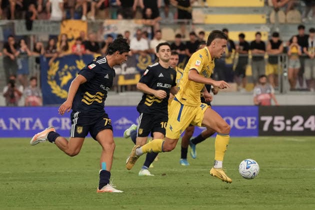 IPA87565399 - Raimondo Antonio (9) of Frosinone Calcio controls the ball during the Round of 32 of the 2026 27 Coppa Italia match between Frosinone Calcio and SS Juve Stabia on August 16, 2023, at the Benito Stirpe Stadium (Frosinone), Italy  Copyright: xSalvatorexVaro IPAxSportx xx 87565399