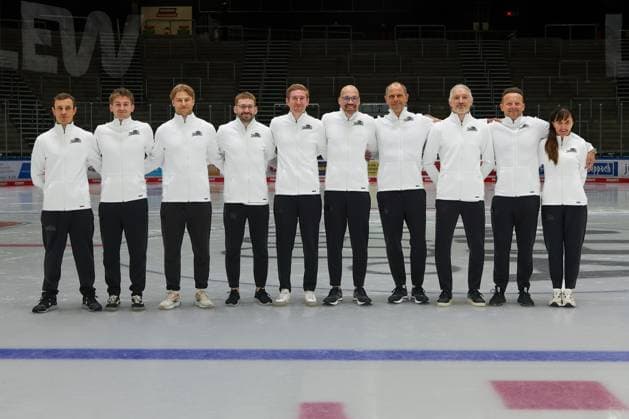 l r Physical therapist Oliver Roensch, Augsburger Panther; physical therapist Sebastian Lindermayr, Augsburg Panthers, physical therapist Samuel Sepp, Augsburg Panthers, physical therapist Ferdinand Merckx, Augsburg Panthers, physical therapist Ferdinand Freundlinger, Augsburg Panthers, physical therapist Alexander Ablass, Augsburg Panthers, team doctor Dr. Jens Ulrich Otto, Augsburg Panthers, Team Doctor Dr. Thomas Rebele, Augsburger Panther; Team Doctor Dr. Karl Golczyk, Augsburger Panther; Dentist Dr. Roswitha Merk, Augsburger Panther; Team and portrait photos, Augsburger Panther, 2026–2027 season, Ice Hockey, Penny DEL, August 17, 2025, Augsburg, Bavaria, Germany Copyright: xkolbert-press ChristianxKolbertx