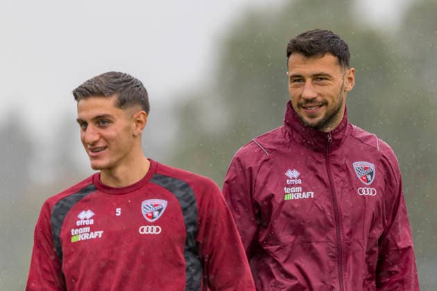 Ingolstadt, Germany, August 18, 2026; 3. Liga 2026–2027; FC Ingolstadt 04 Training; Pictured, from left: Emre Gül (FCI) and Lukas Fröde (FCI); Audi Sportpark Bayern Training Facility, Bavaria Copyright: xFotostandx xSchäferx