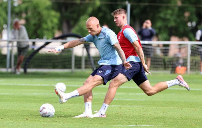 Jon Dagur Thorsteinsson with the ball, Gustav Christensen in a tackle; game scene; action; sports; soccer; soccer season 2026–2027; 2. Bundesliga; men s; DFL; August 18, 2026; training; Hertha BSC Berlin; DFL regulations prohibit any use of photographs as image sequences and or quasi-video